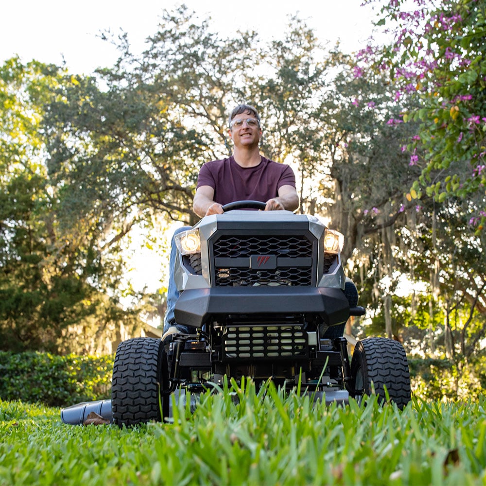 MT100 Lawn Tractor 106.7cm 500cc