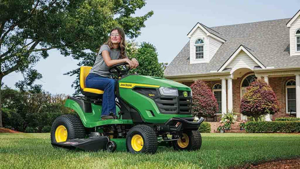 S140 Lawn Tractor 121.9cm