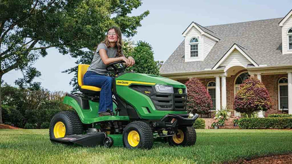 S140 Lawn Tractor 121.9cm